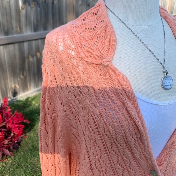 VINTAGE HANDMADE KNIT CARDIGAN WITH SCALLOPED NECKLINE. EXCELLENT CONDITION - Picture 14 of 14